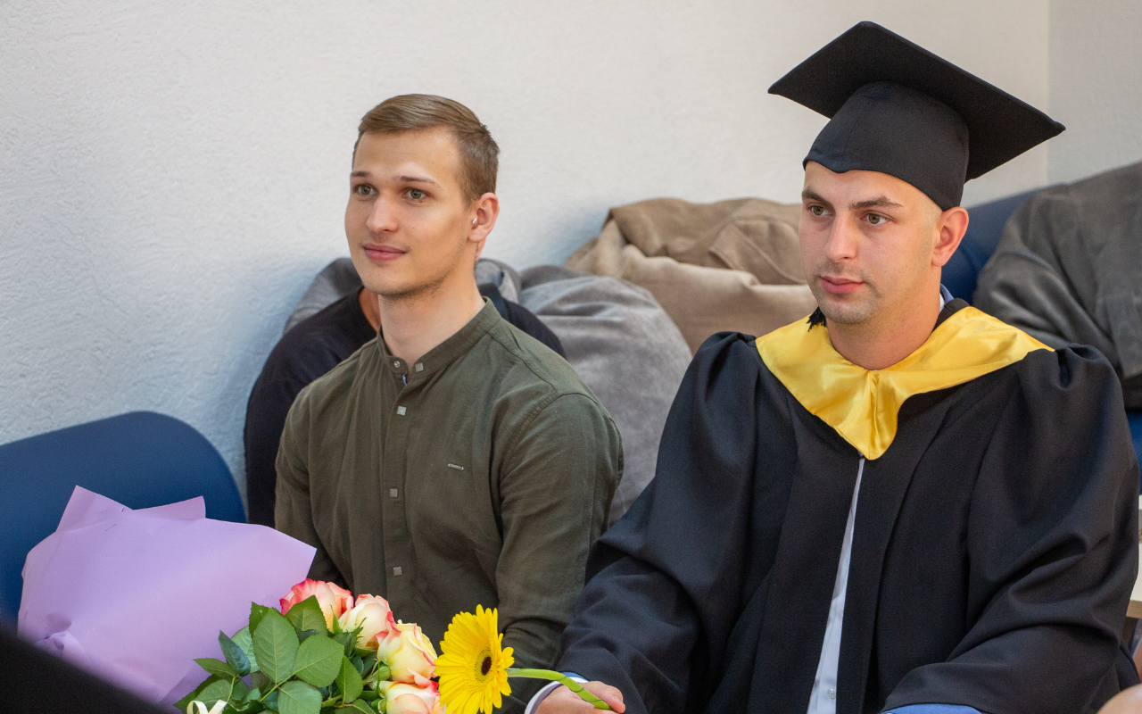 ФОТО к новости: От научных достижений до высших наград: в ИНО НГПУ состоялось вручение дипломов выпускникам