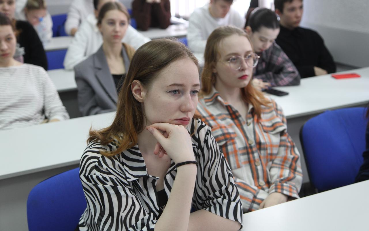 ФОТО к новости: Так начиналась война: со студентами НГПУ провели «Разговор о важном», посвящённый первым месяцам Великой Отечественной