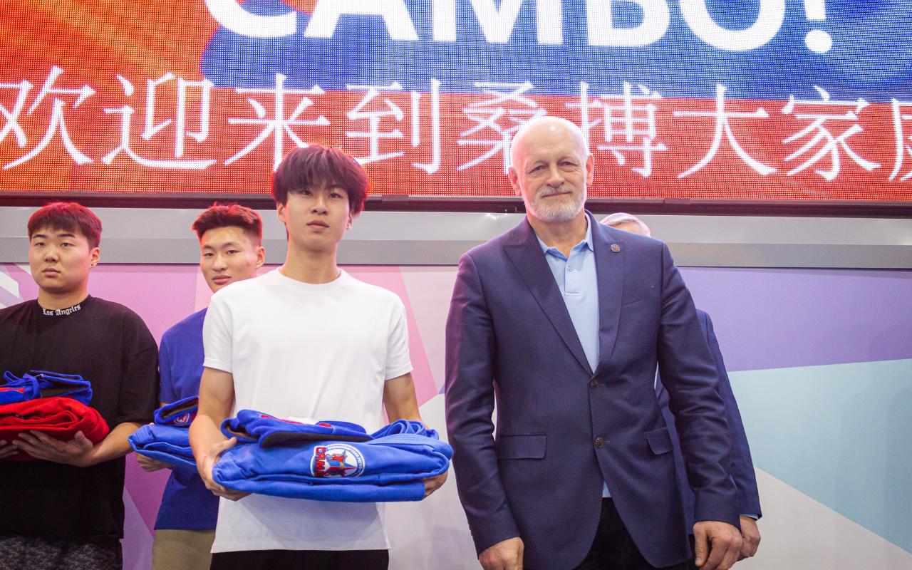 ФОТО к новости: Китайских студентов-стажёров НГПУ приняли в новосибирскую семью самбо