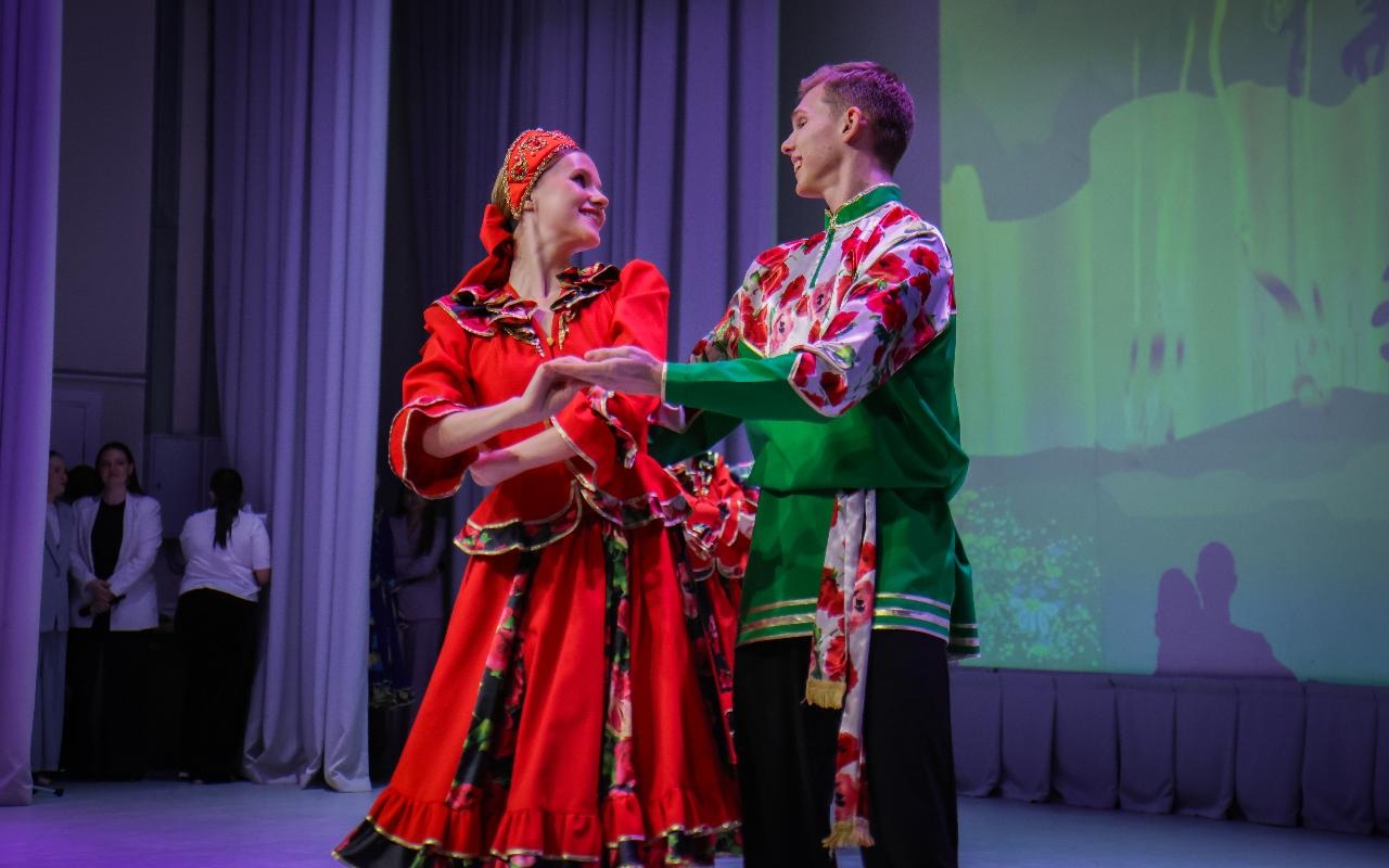 ФОТО к новости: «Для милых дам…»: в НГПУ прошёл праздничный концерт к Международному женскому дню