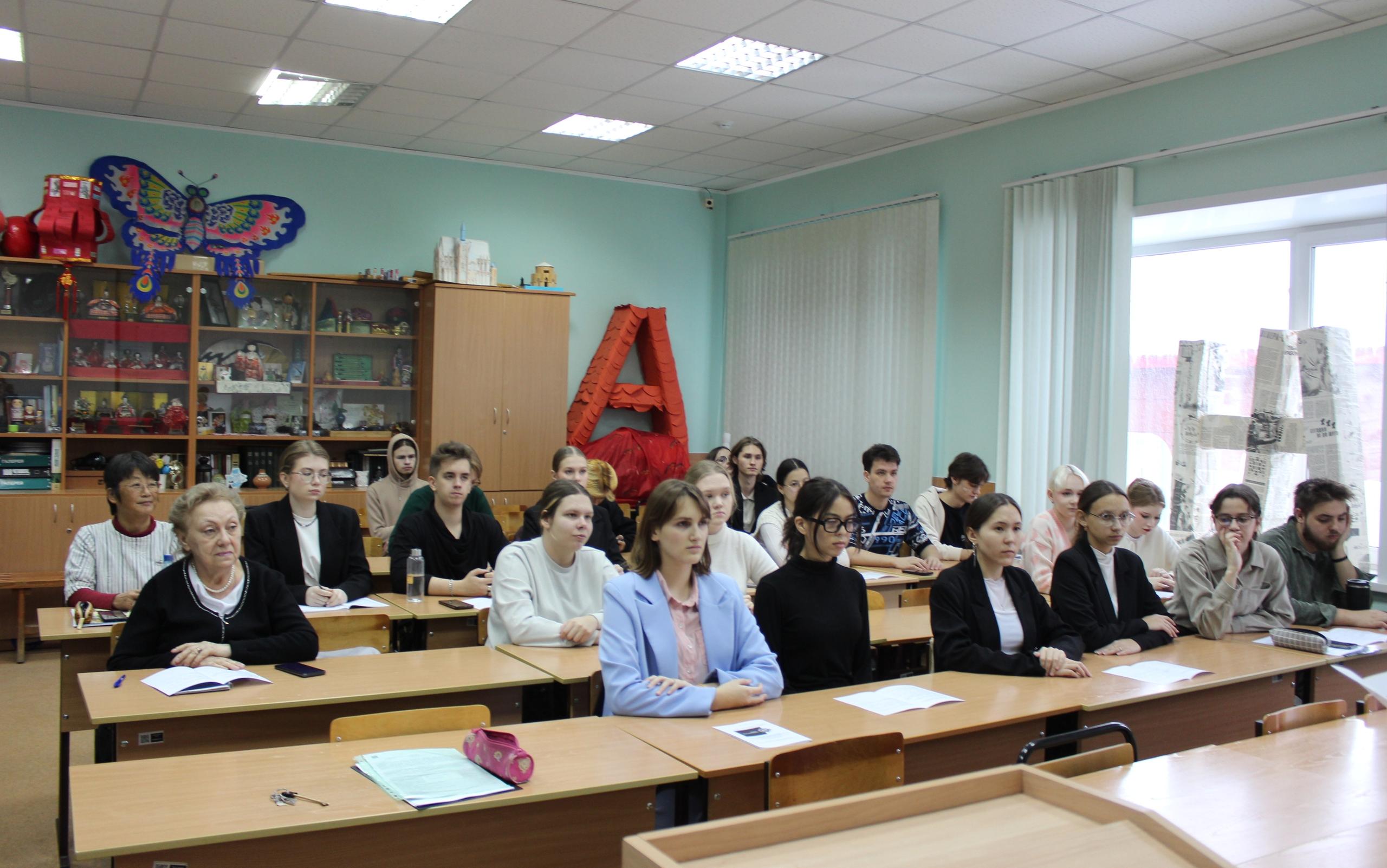 ФОТО к новости: Диалог о роли традиционных ценностей в современном мире состоялся в НГПУ