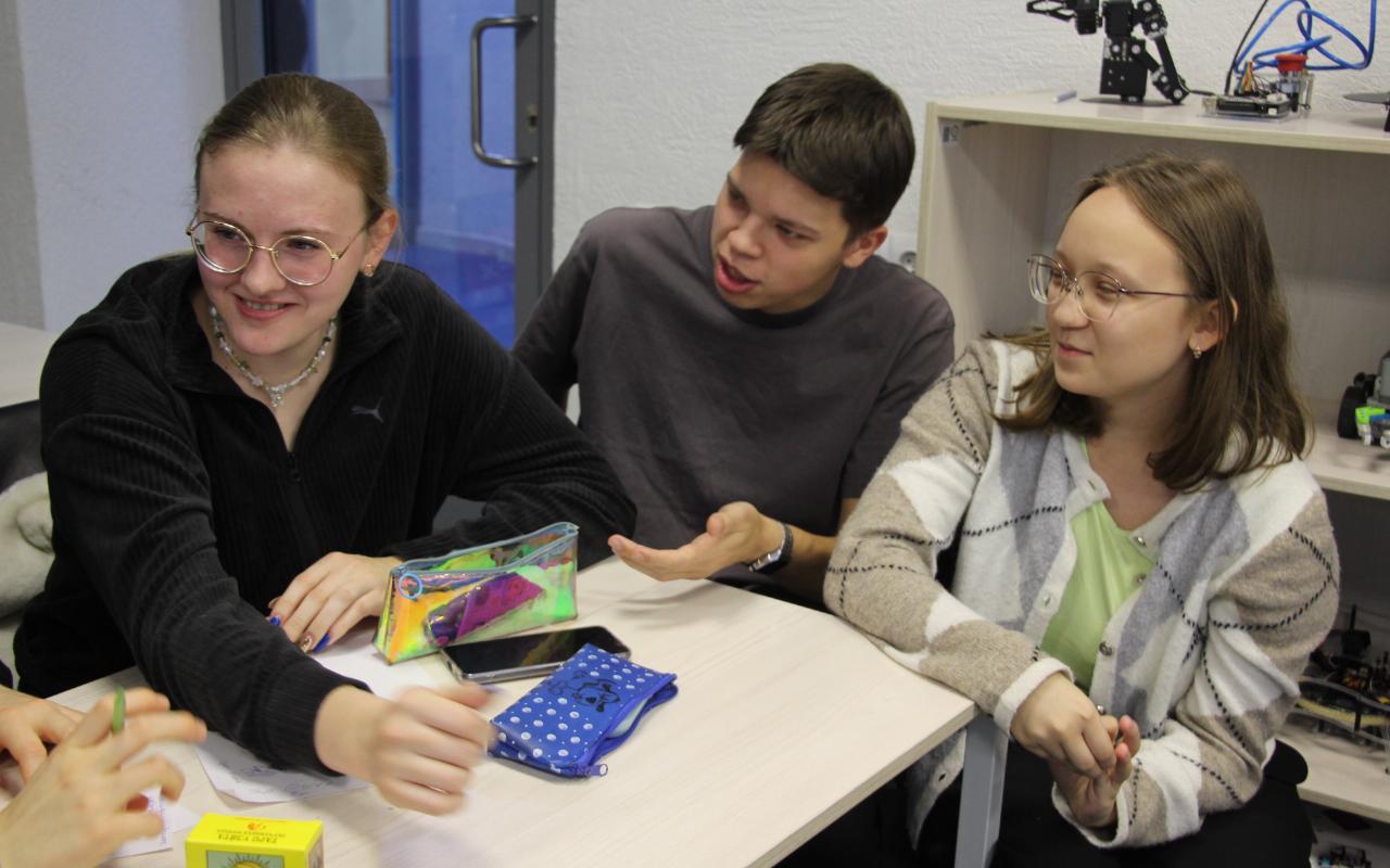 ФОТО к новости: Дневник ПедСибири: в НГПУ прошёл научно-популярный квиз «Тайны Вселенной»