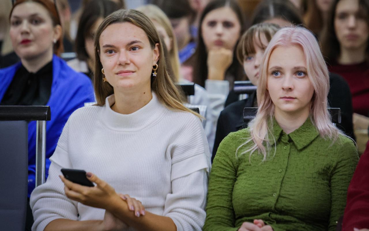 ФОТО к новости: Министр культуры Новосибирской области встретилась со студентами ИКиМП НГПУ: о карьере в сфере культуры, «земских» программах и новых форматах сотрудничества