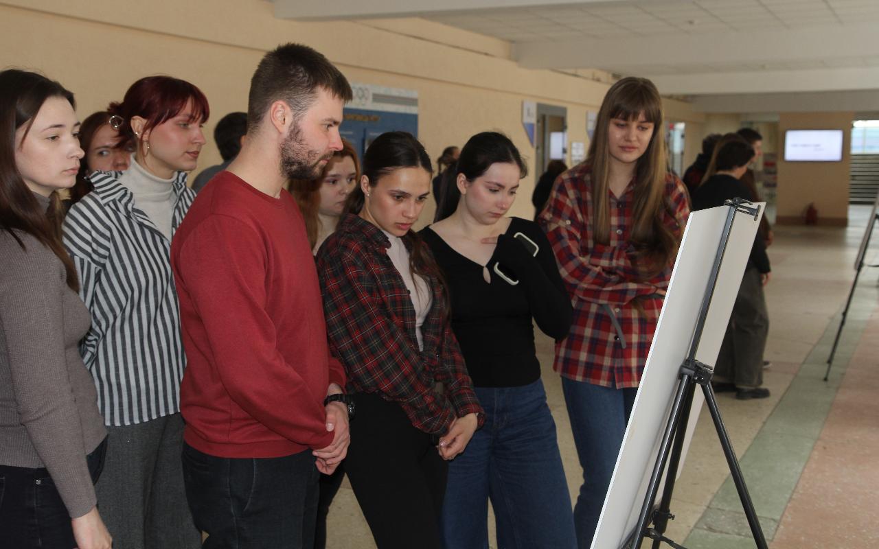 ФОТО к новости: Помнить, чтобы не допустить повторения: в НГПУ открылась выставка, посвященная блокаде Ленинграда