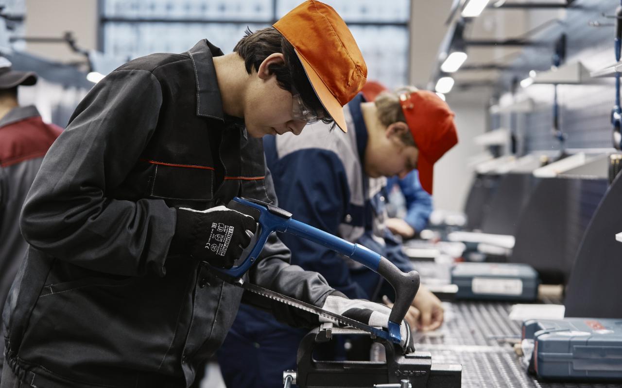 ФОТО к новости: Барбер, фарфорист и сборщик БПЛА: программа чемпионатов «Абилимпикс» в 2026 году пополнится новыми компетенциями