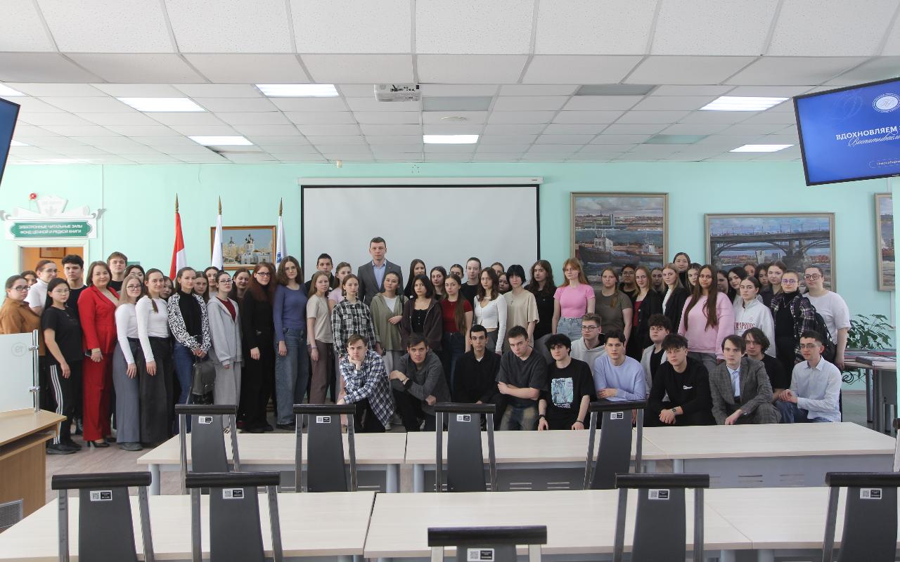 ФОТО к новости: «Не будьте равнодушными!»: в НГПУ прошла встреча с бойцом отряда спецназа «Вега» - участником СВО 