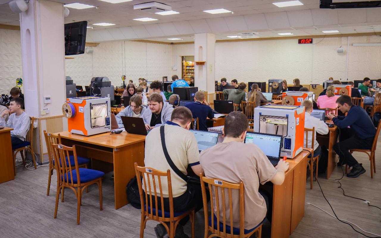 ФОТО к новости: В НГПУ прошёл региональный этап Всероссийской инженерной олимпиады школьников по 3D-технологиям