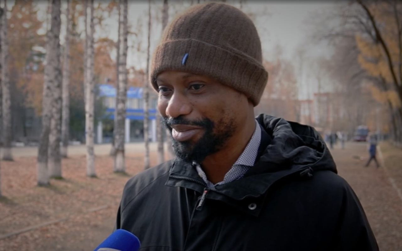 Сотрудник НГПУ родом из Ганы стал героем сюжета Первого канала
