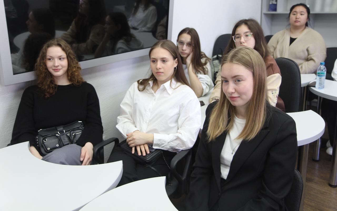 ФОТО к новости: Телемост как средство для сближения: представители НГПУ поделились опытом успешного взаимодействия с китайскими вузами