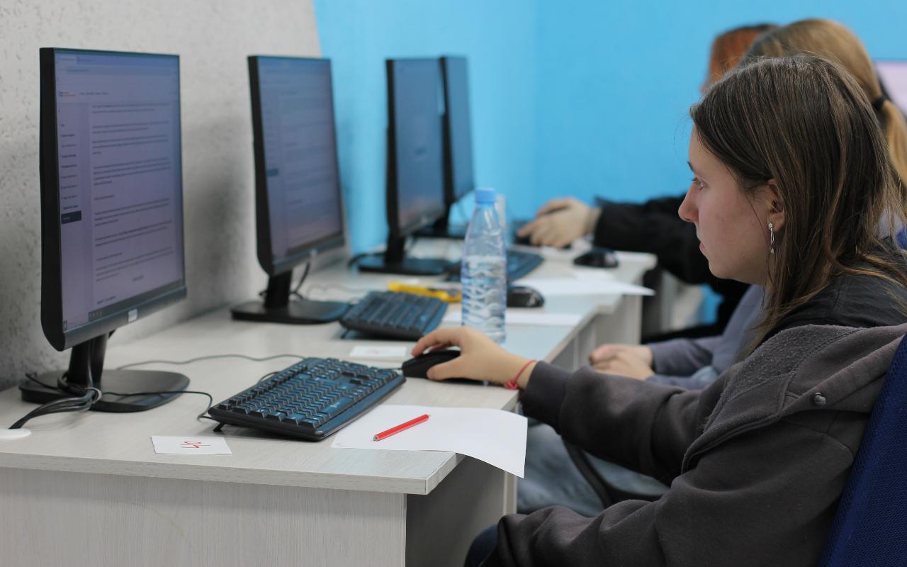 ФОТО к новости: НГПУ принял финалистов Всероссийского чемпионата сочинений «Своими словами»