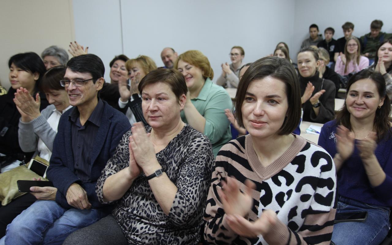 ФОТО к новости: С душой и размахом: ИМиСК организовал новогодний капустник