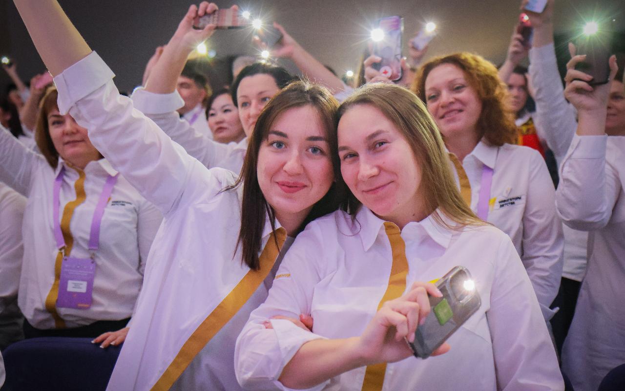 ФОТО к новости: В НГПУ состоялось закрытие второго потока обучения советников директоров по воспитанию