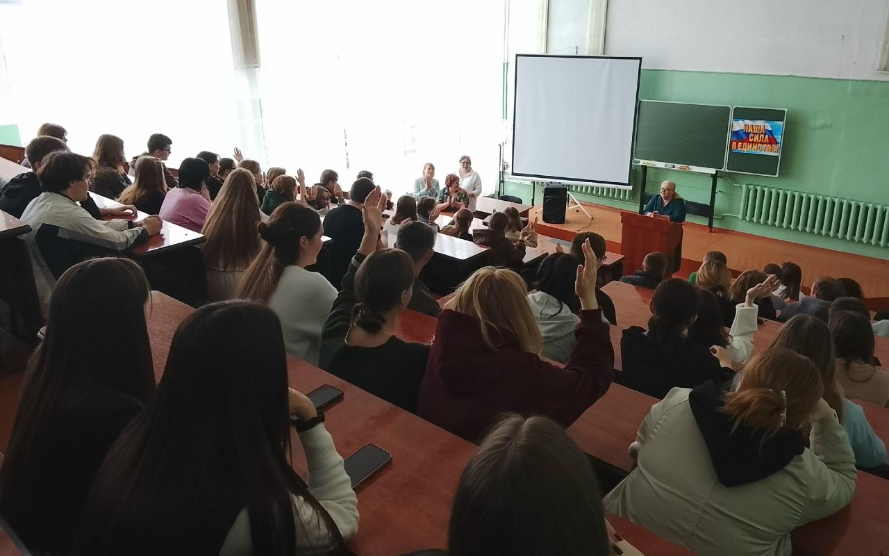 ФОТО к новости: В Куйбышевском филиале НГПУ обсудили кадровую стратегию с директорами школ