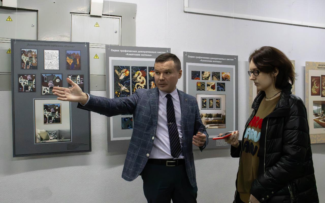 ФОТО к новости: В Институте искусств НГПУ открыта выставка выпускных квалификационных работ