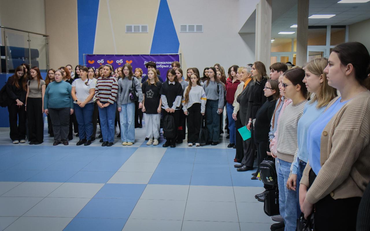 ФОТО к новости: В НГПУ состоялась торжественная церемония поднятия Государственного флага Российской Федерации