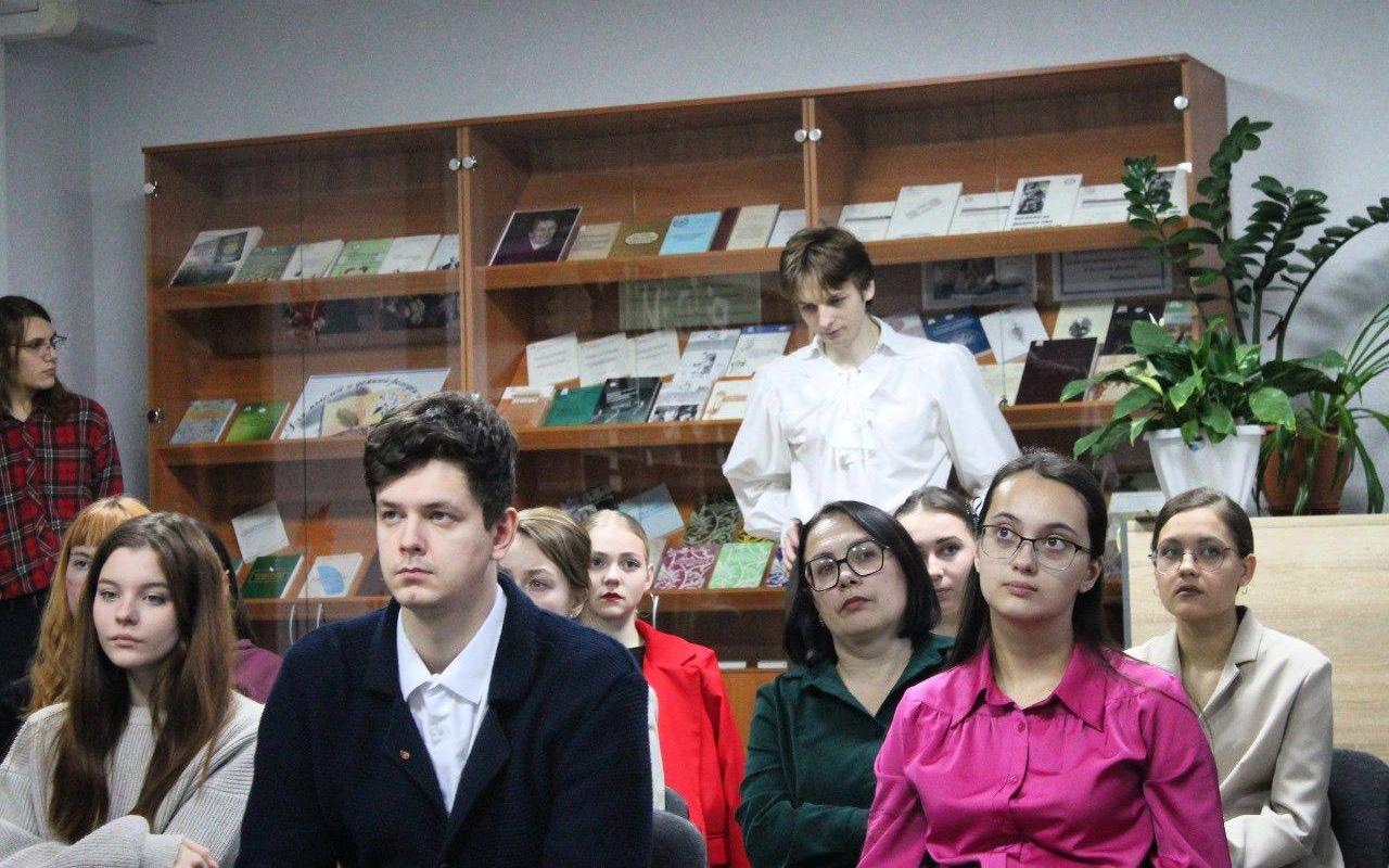 ФОТО к новости: Дневник ПедСибири. Поэтический конкурс «ИСТИНА» в ИФиМ: студенты проверили, способен ли искусственный интеллект заменить живое слово