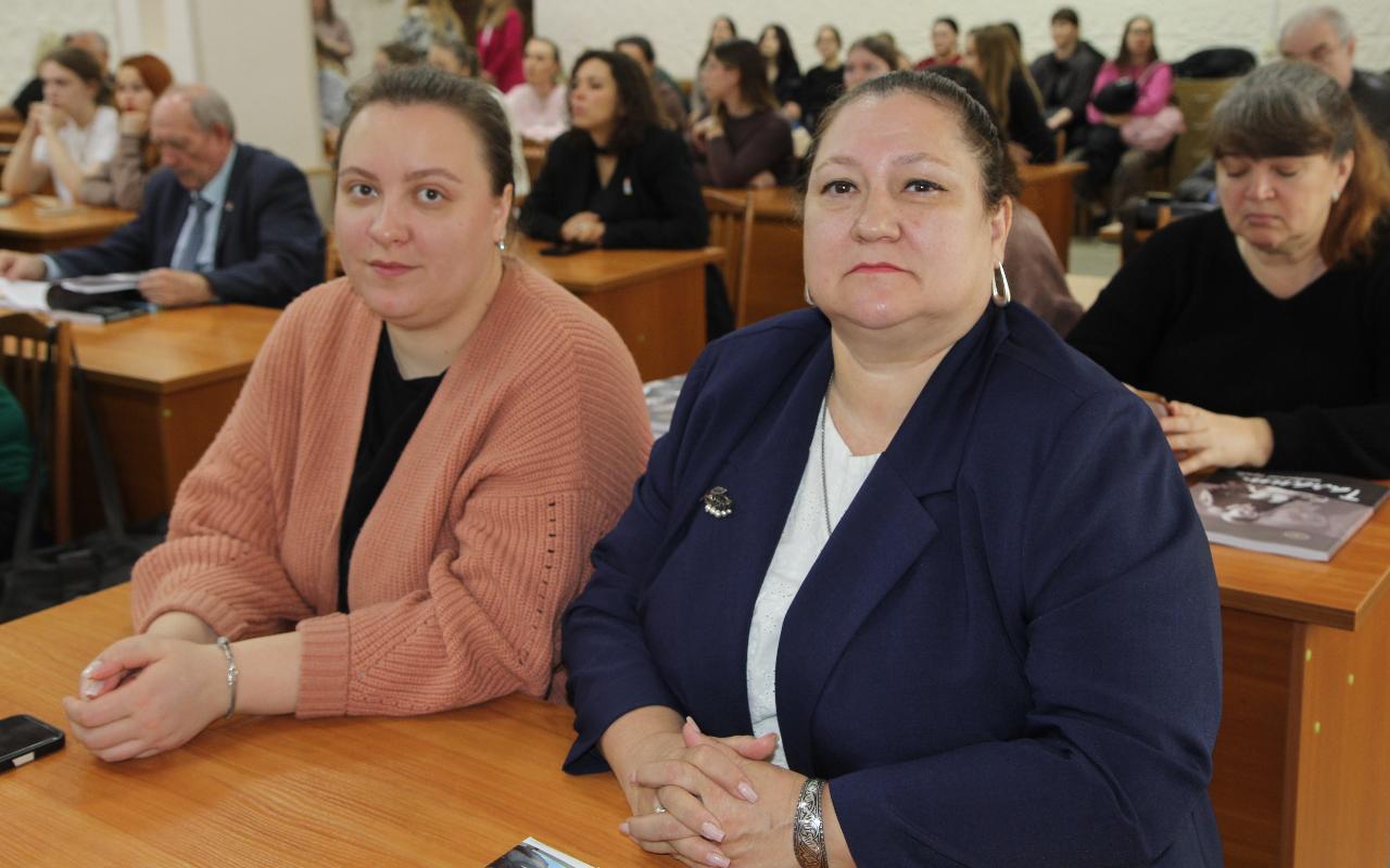 ФОТО к новости: «Вторая мама» нескольких поколений археологов: 100-летие профессора Татьяны Николаевны Троицкой в НГПУ отметили научной конференцией