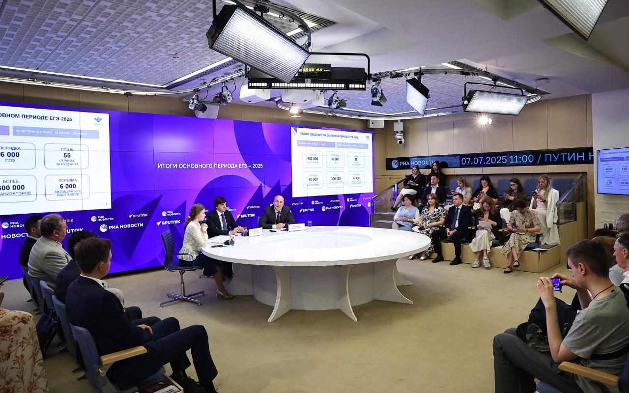 ФОТО к новости: Поступление в педвузы становится осознанным выбором: Минпросвещения подвело итоги экзаменационной кампании, а НГПУ отмечает рост интереса к профессии учителя