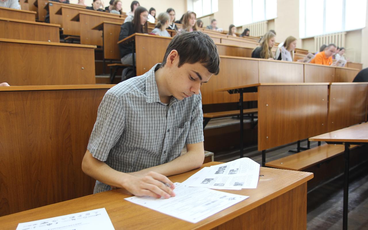 ФОТО к новости: О фронте, тыле и культуре: студенты НГПУ написали Диктант Победы