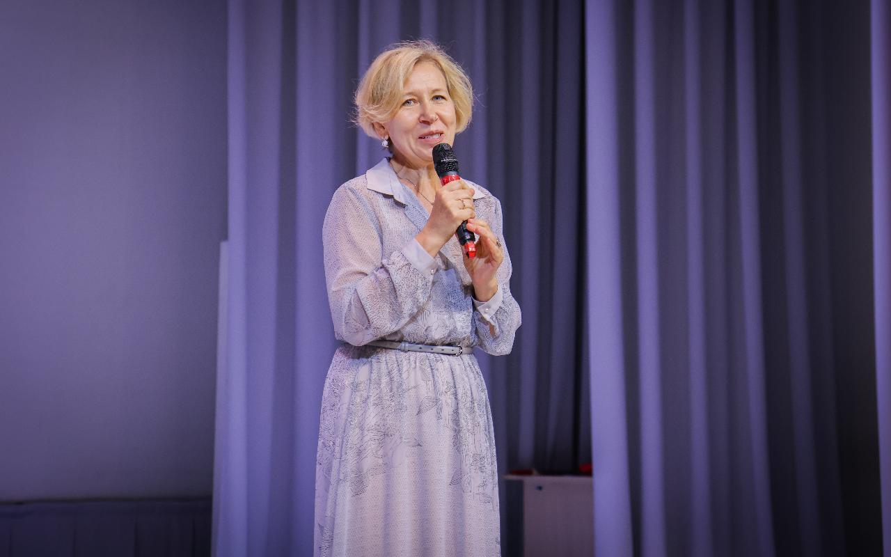 ФОТО к новости: «Вы — будущее России»: в НГПУ состоялось вручение дипломов выпускникам Института истории, гуманитарного и социального образования