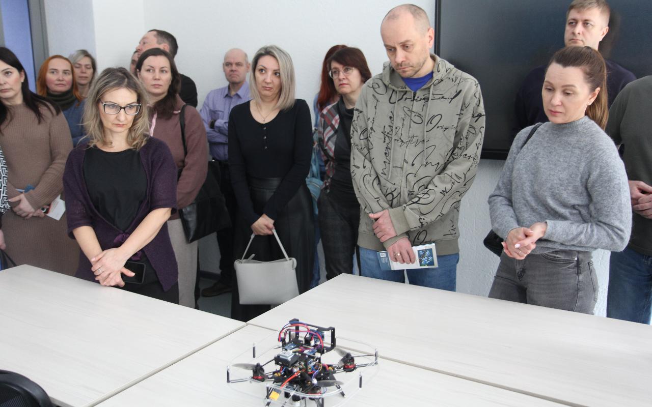 ФОТО к новости: Траектория будущих педагогов: в НГПУ состоялась встреча с родителями учеников психолого-педагогических классов МАОУ СОШ № 220