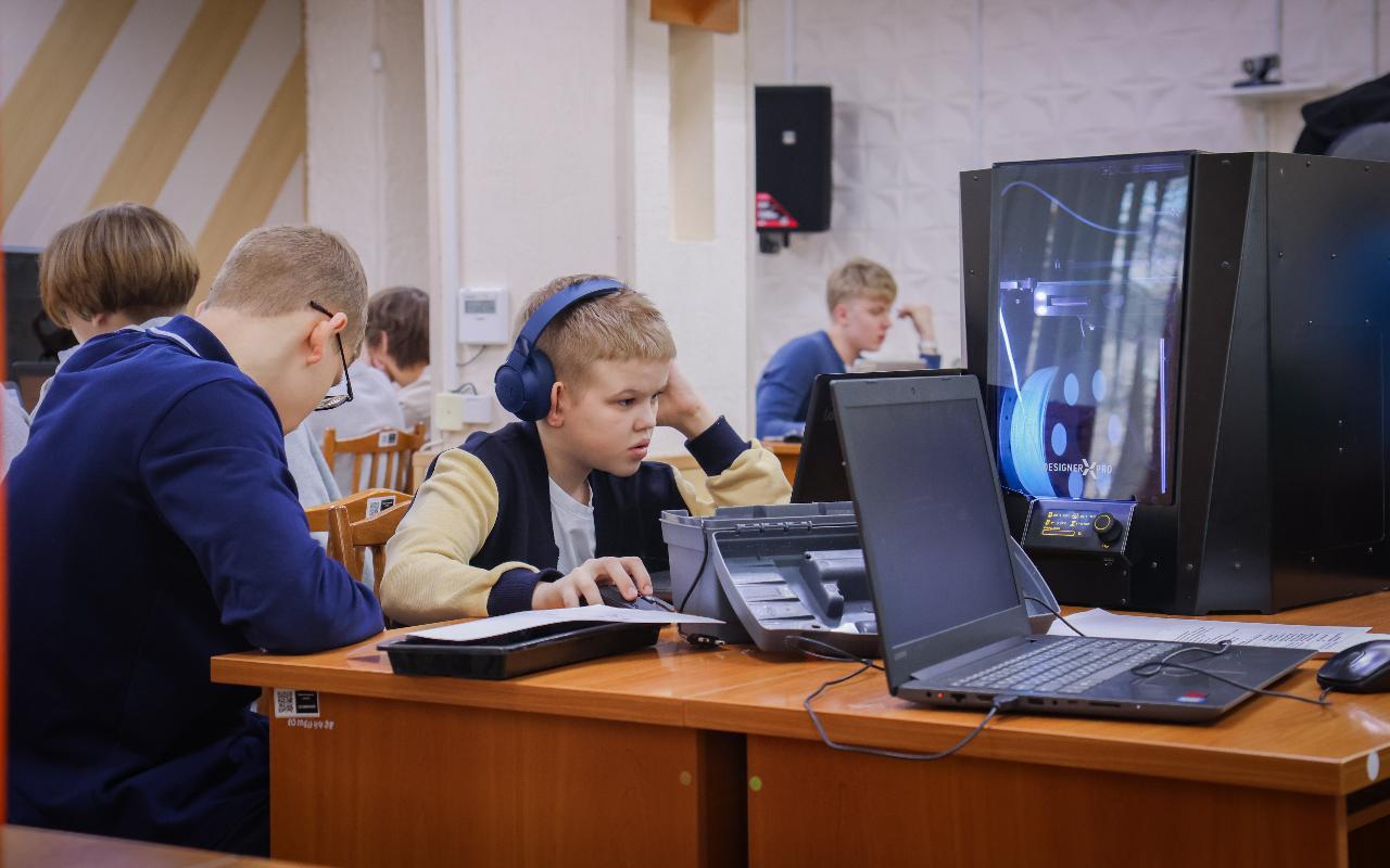 ФОТО к новости: В НГПУ прошёл региональный этап Всероссийской инженерной олимпиады школьников по 3D-технологиям