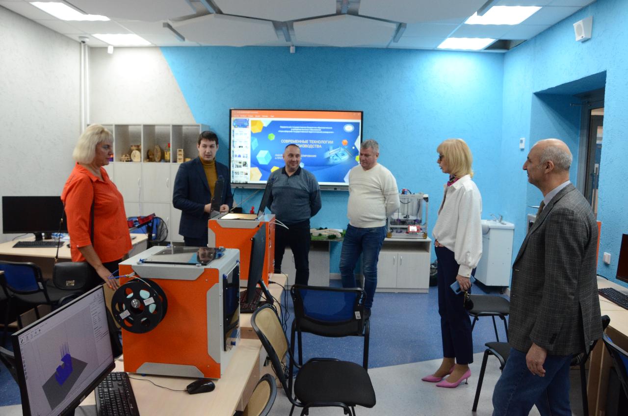 ФОТО к новости: Образование без границ: делегация из Крымского федерального университета посетила НГПУ