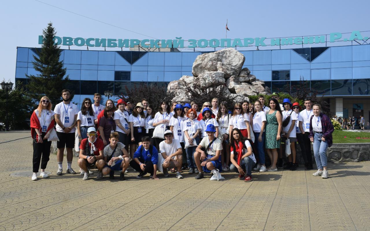 ФОТО к новости: Участники «Сибирских горизонтов для друзей» посетили один из крупнейших зоопарков России
