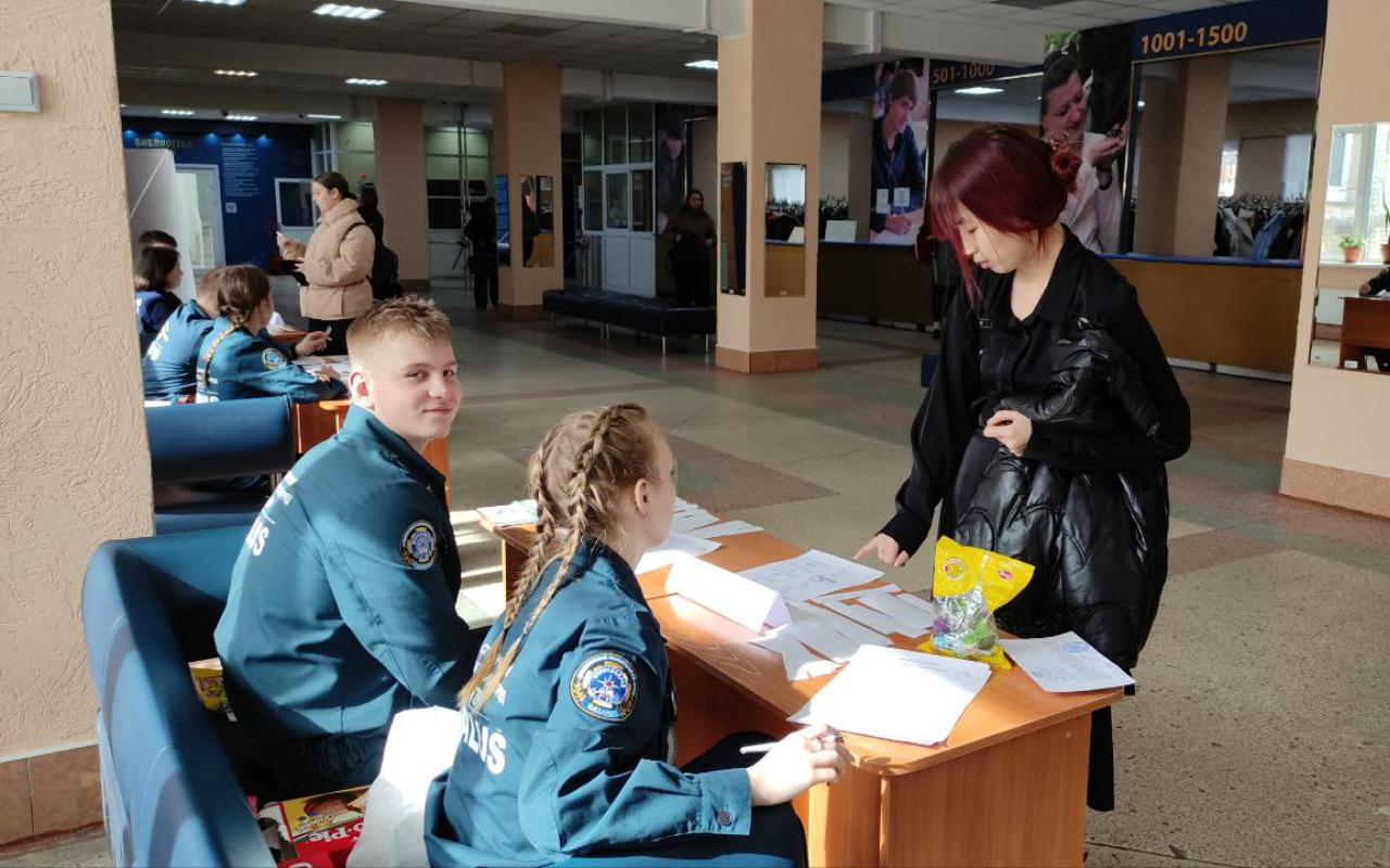 ФОТО к новости: В НГПУ прошла акция по профилактике потребления психоактивных веществ и распространения ВИЧ/СПИД