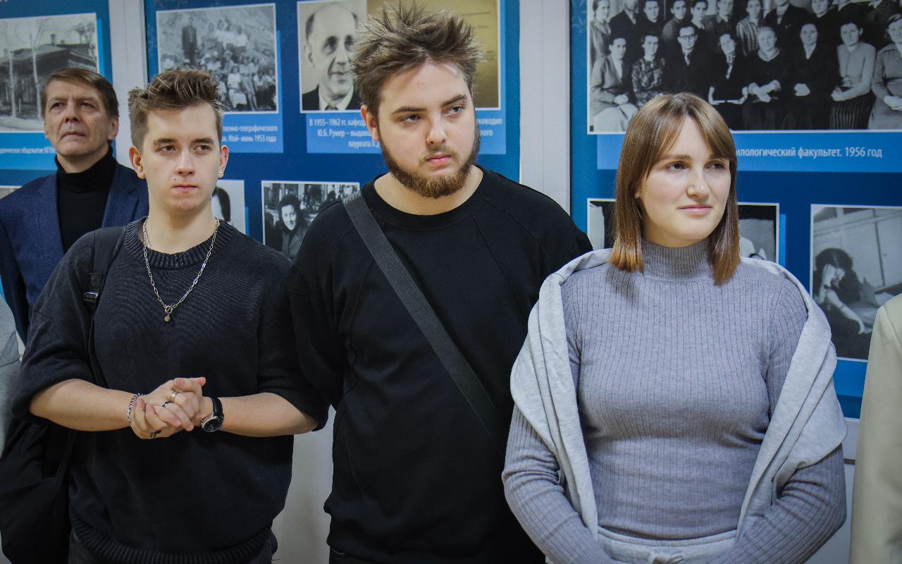 ФОТО к новости: «Русская Голгофа»: в НГПУ открылась выставка о сохранении исторической памяти и духовного подвига XX века