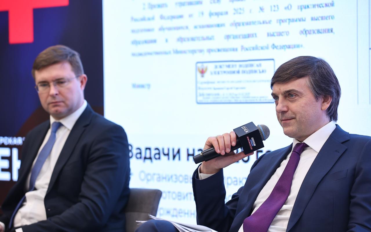 ФОТО к новости: Итоги 2025 года: Сергей Кравцов назвал НГПУ в числе пяти лучших педвузов по итогам приёмной кампании и целевого приёма