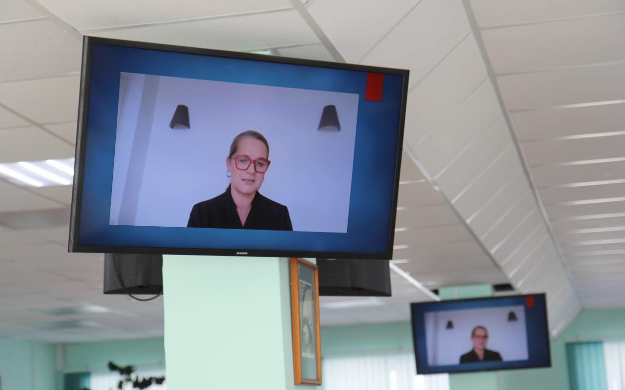 ФОТО к новости: Иностранный язык как инструмент сближения: на Всероссийской лингво-методической школе в НГПУ отдали дань памяти выдающимся личностям, связанным с историей ФИЯ