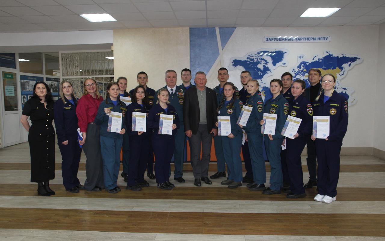 ФОТО к новости: Спасать людей по зову сердца: и.о. ректора НГПУ встретился с представителями отряда «SALUS»