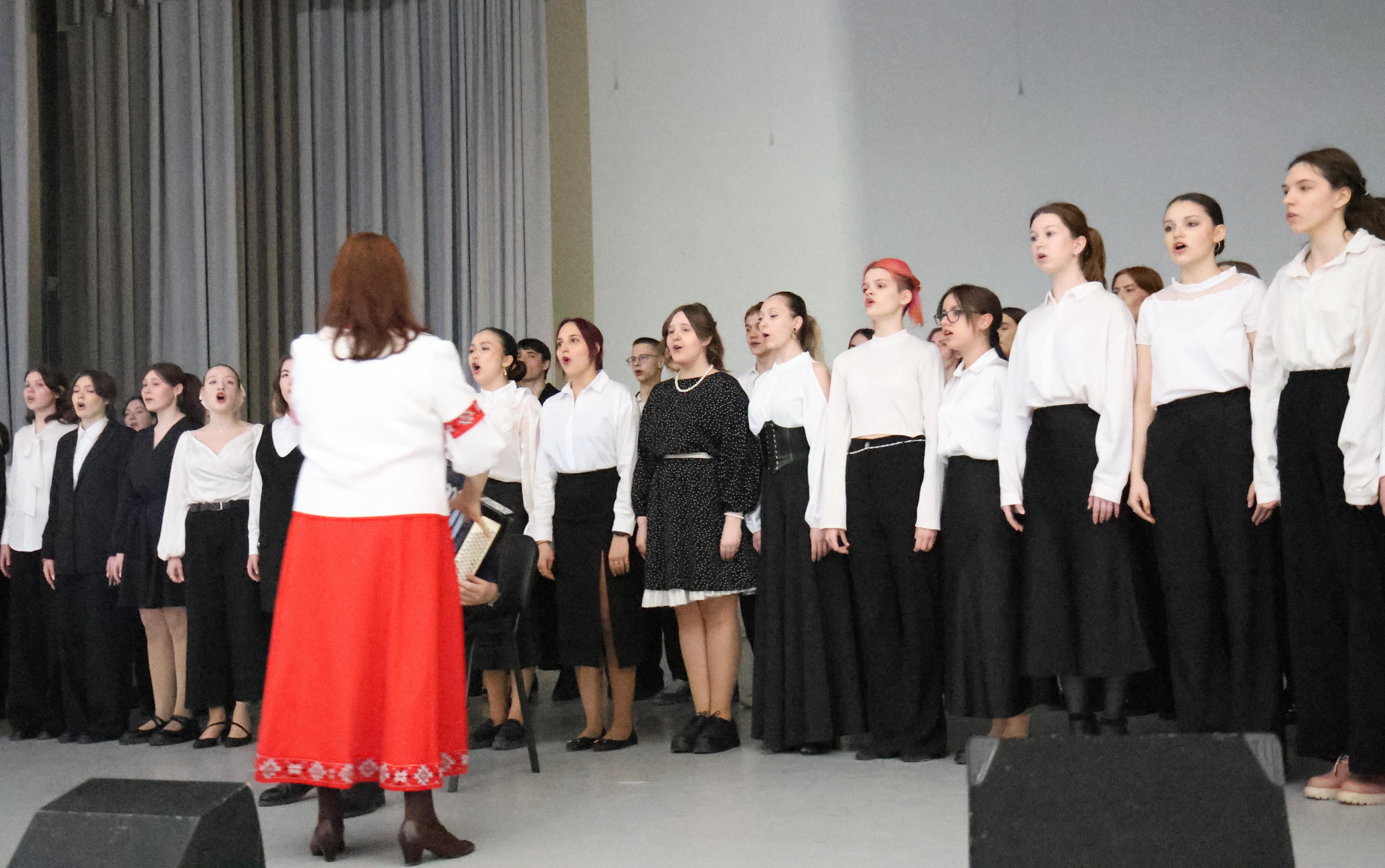 ФОТО к новости: Свет в темноте: концерт «Наследники Великой Победы» в НГПУ