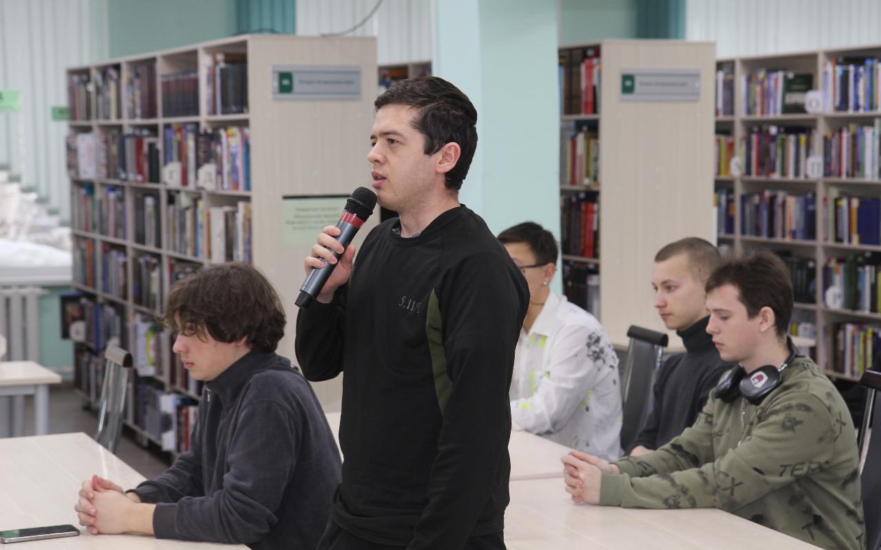 ФОТО к новости: «Чувство справедливости заложено у вас в крови»: ветераны органов внутренних дел Новосибирской и Кемеровской областей встретились со студентами НГПУ