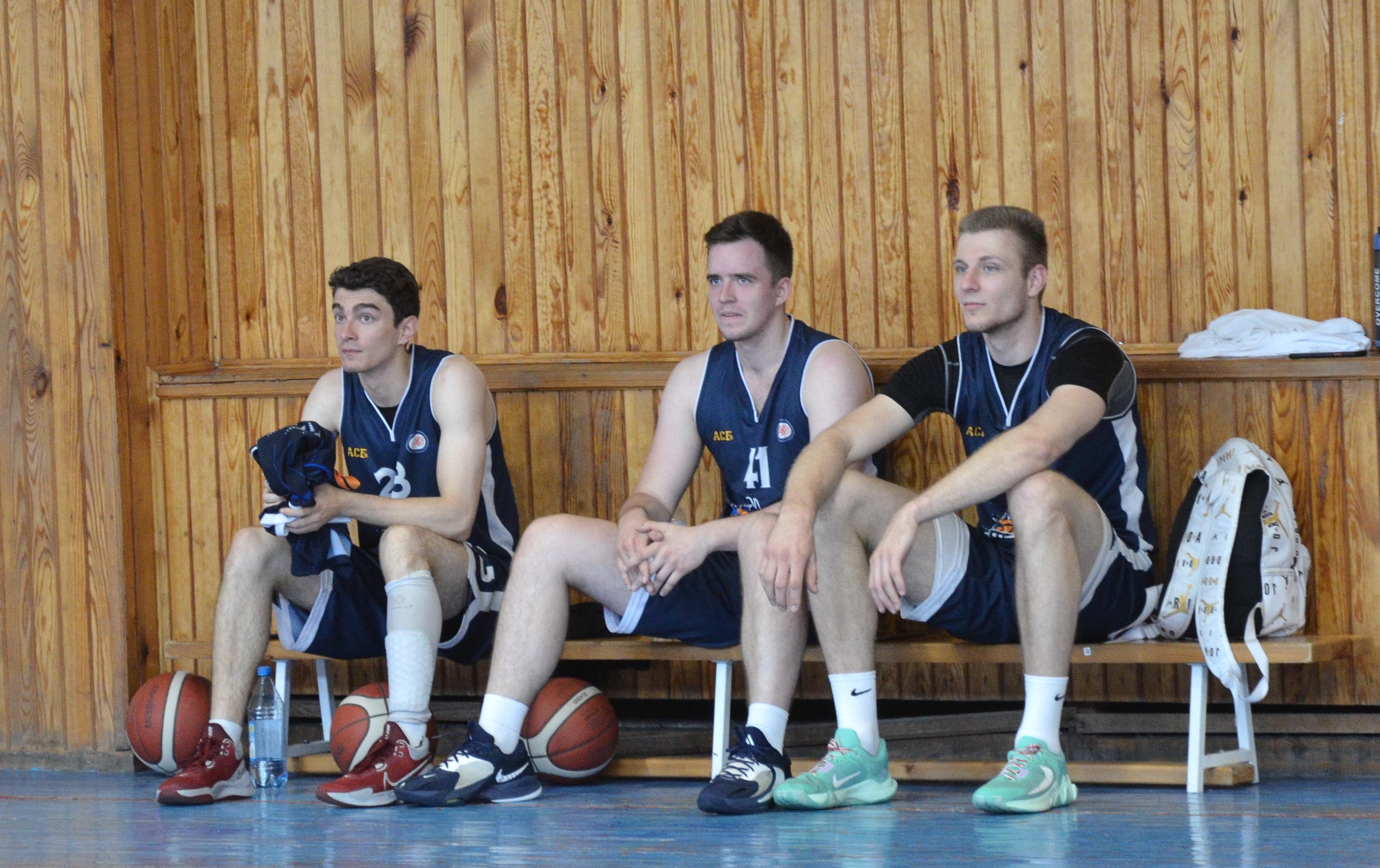 ФОТО к новости: Фиджитал-соревнования и другие виды спорта: дружеский турнир в честь ФФК НГПУ