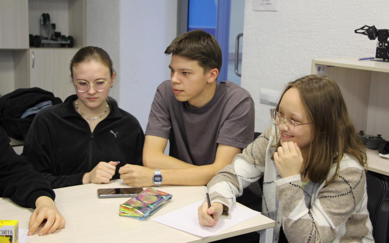 ФОТО к новости: Дневник ПедСибири: в НГПУ прошёл научно-популярный квиз «Тайны Вселенной»