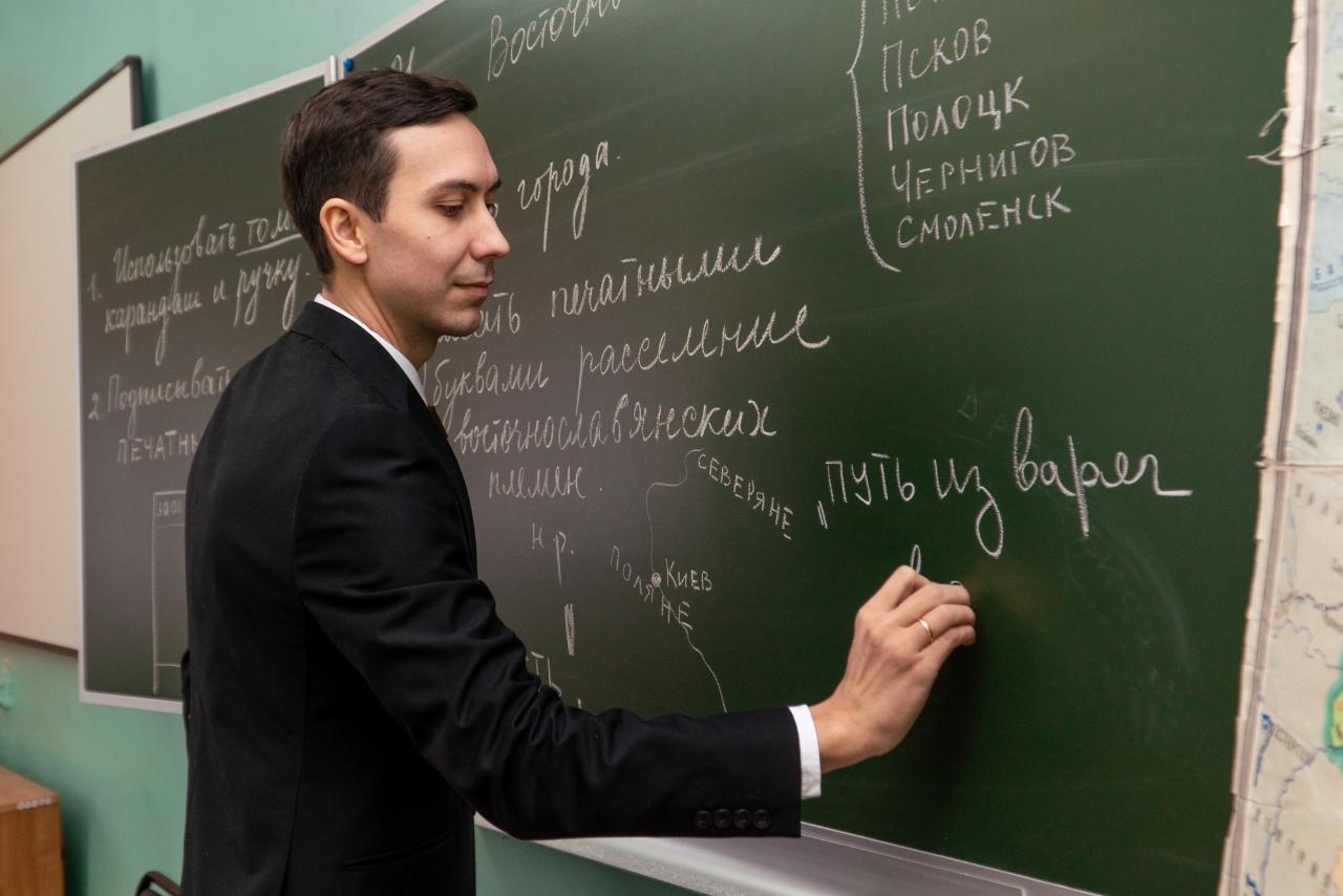 ФОТО к новости: Сергей Кравцов: «Мы продолжим отстаивать права учителей»