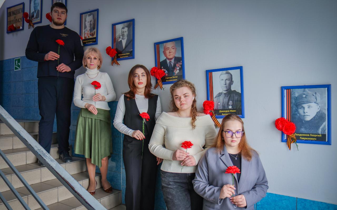 ФОТО к новости: В ИМиСК НГПУ открылась «Аллея Памяти», посвящённая 80-летию Победы