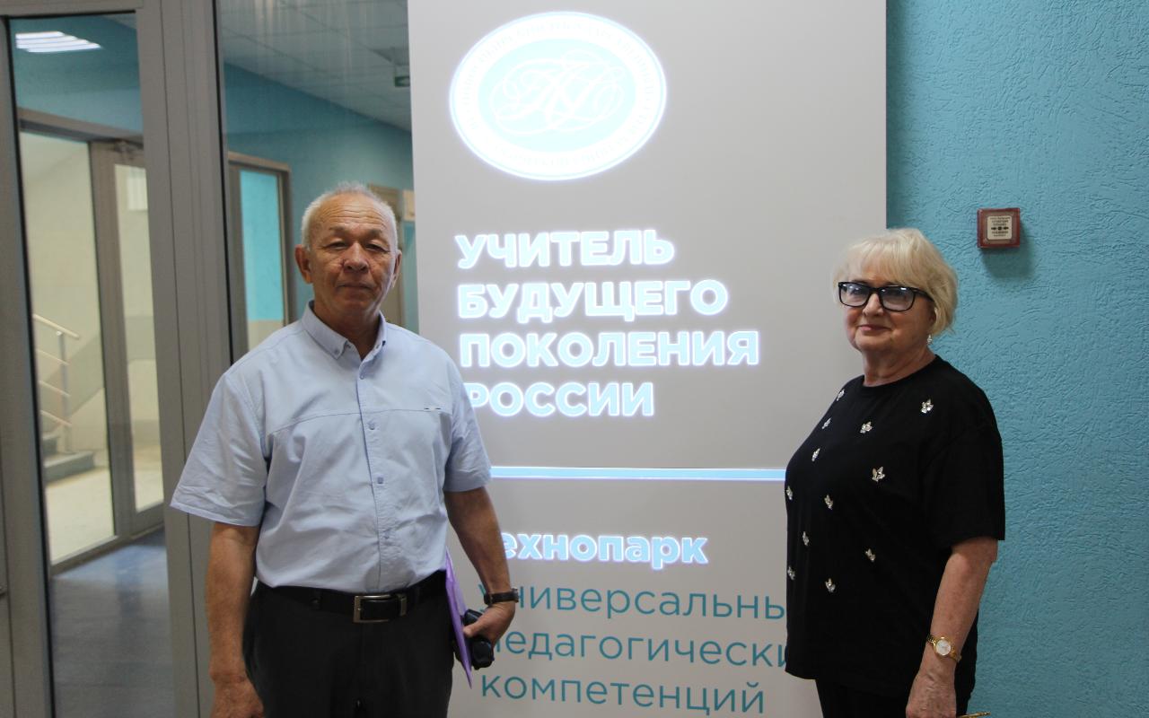 ФОТО к новости: Страны разные – проблемы общие: преподаватель вуза из Узбекистана знакомится с педагогическим опытом и традициями ИФМИТО НГПУ