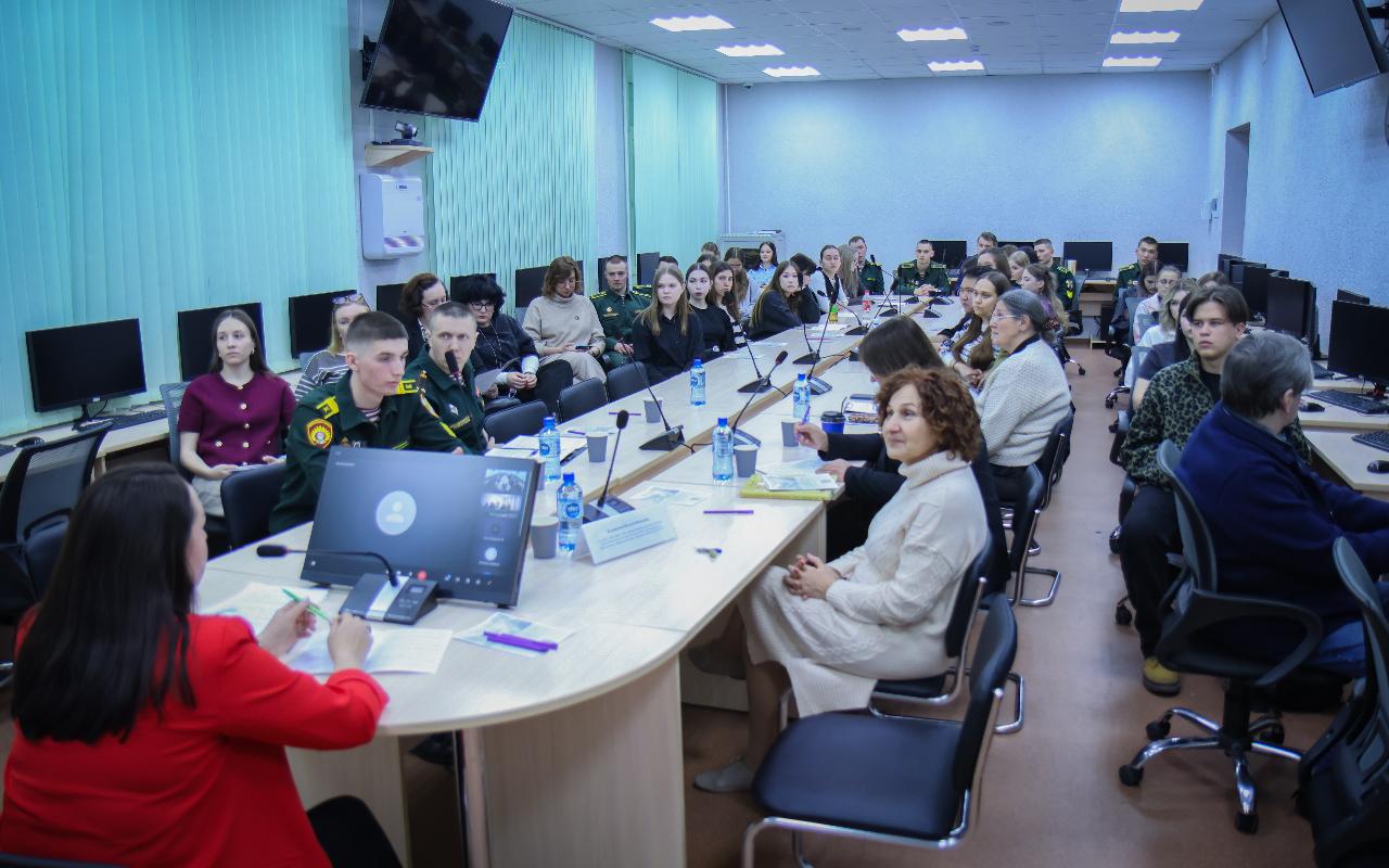 ФОТО к новости: В НГПУ обсудили роль исторической памяти в развитии индивидуальности