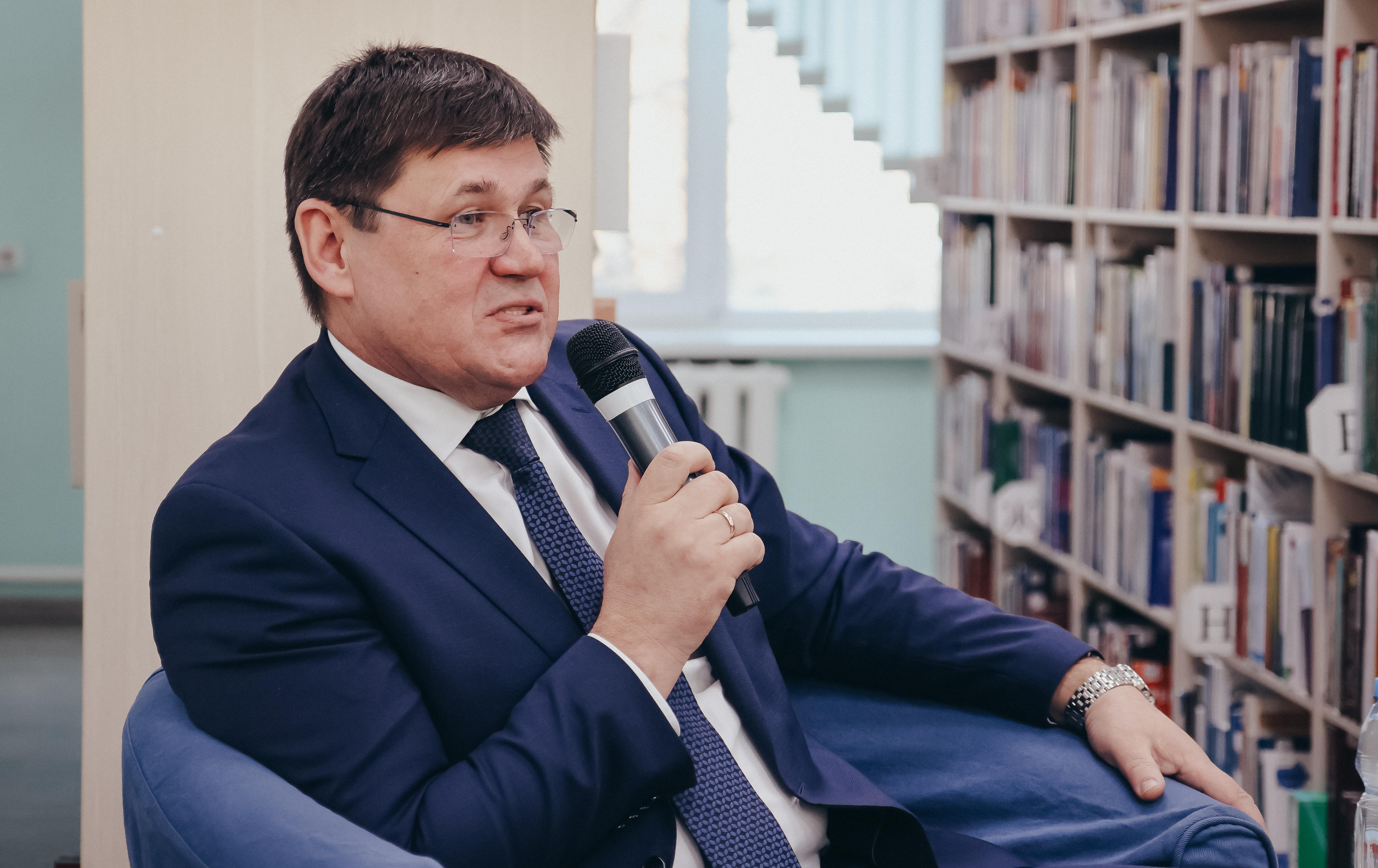 ФОТО к новости: «Время героев»: в НГПУ обсудили, что вдохновляет человека на подвиг