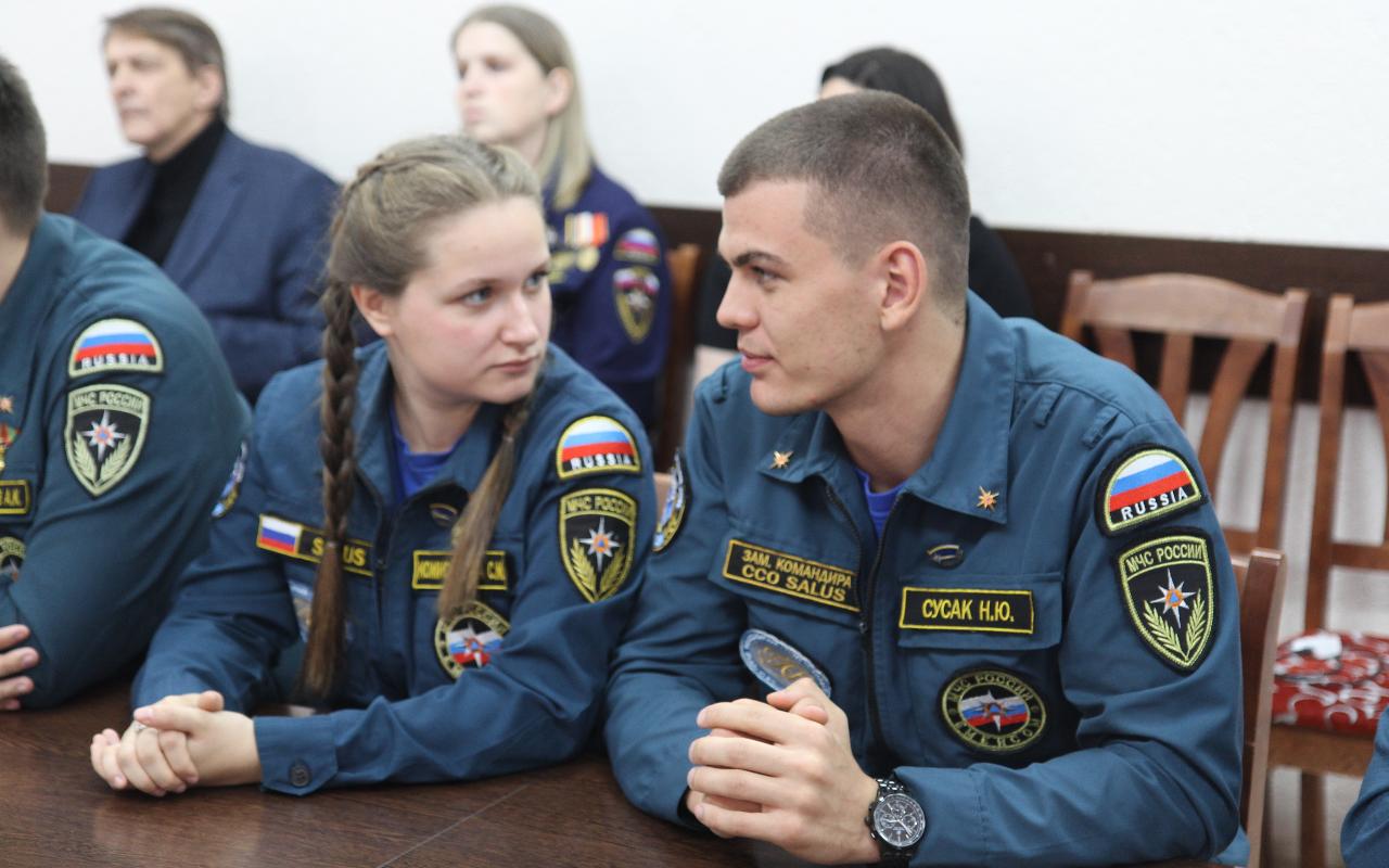 ФОТО к новости: Спасать людей по зову сердца: и.о. ректора НГПУ встретился с представителями отряда «SALUS»