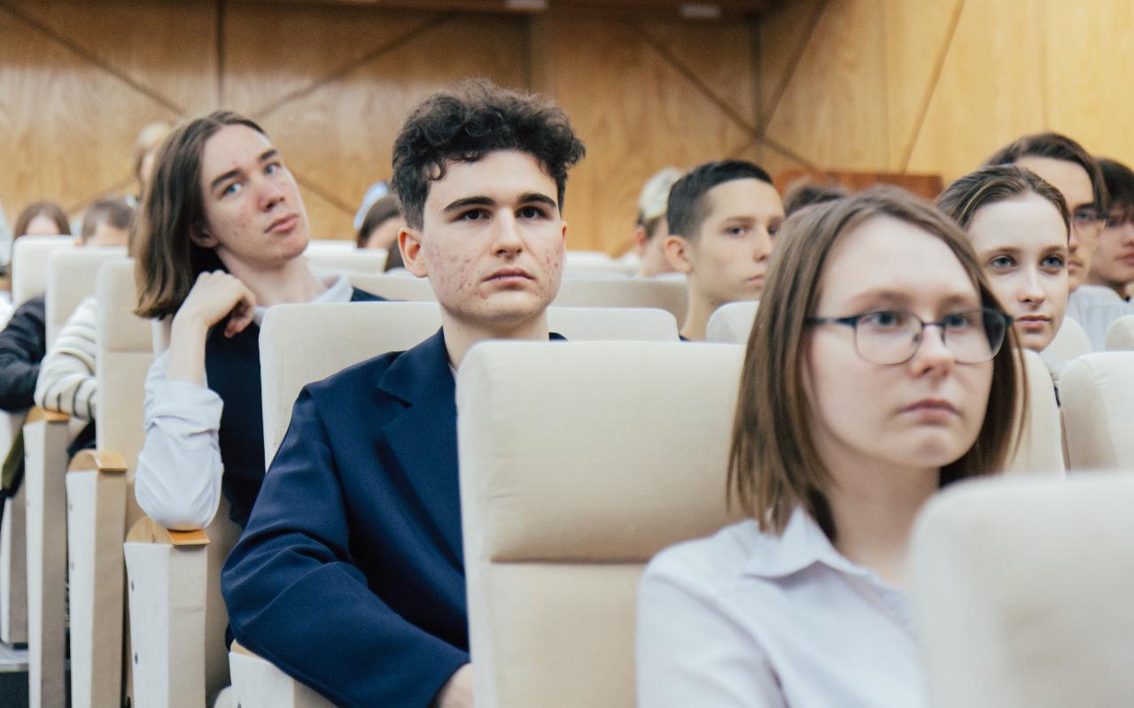 ФОТО к новости: Команда НГПУ провела профориентационное мероприятие для школьников наукограда Кольцово в рамках Дня российской науки