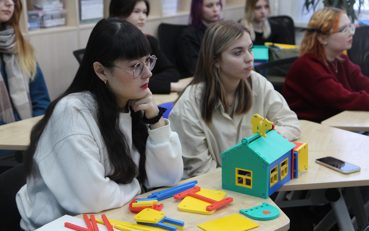 ФОТО к новости: «Хотим повысить квалификацию»: будущие коррекционные педагоги задумываются о получении высшего образования в НГПУ