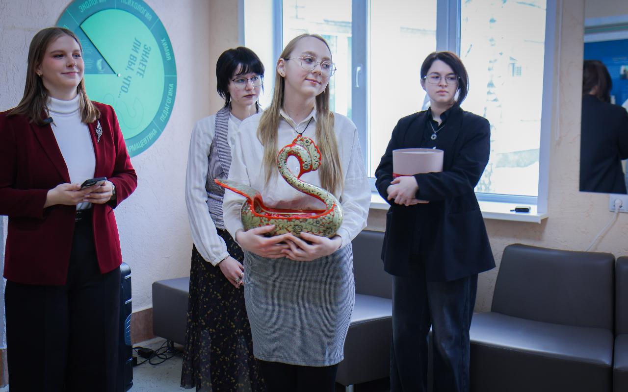 ФОТО к новости: В НГПУ прошёл открытый микрофон ко Дню родного языка