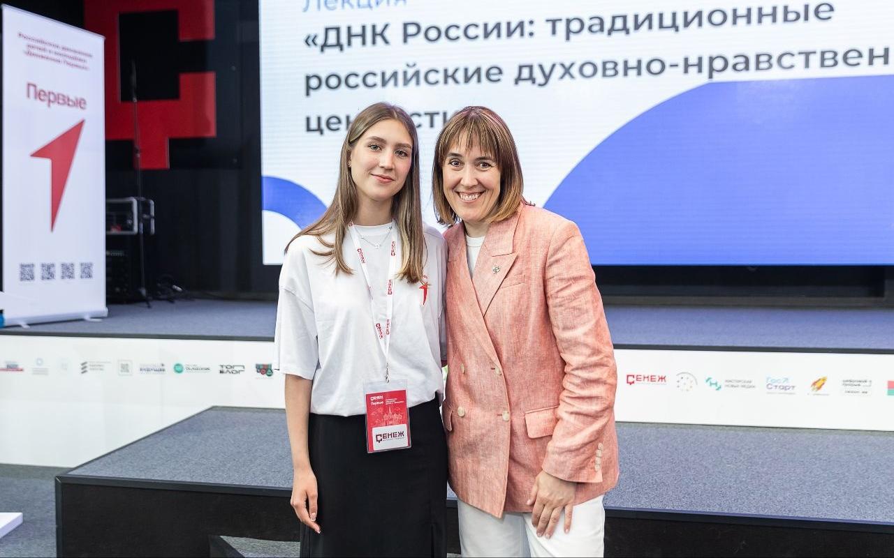 ФОТО к новости: От вожатства — к лидерству: история Виктории Губиной, студентки НГПУ и председателя Движения первых
