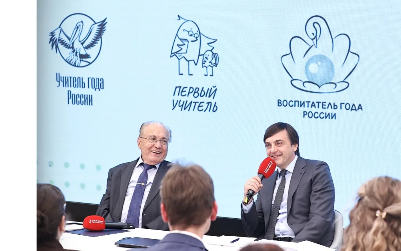 ФОТО к новости: Выпускники НГПУ Леонид Дедюха, Александр Ситников и Михаил Шабанов приняли участие во встрече с Сергеем Кравцовым