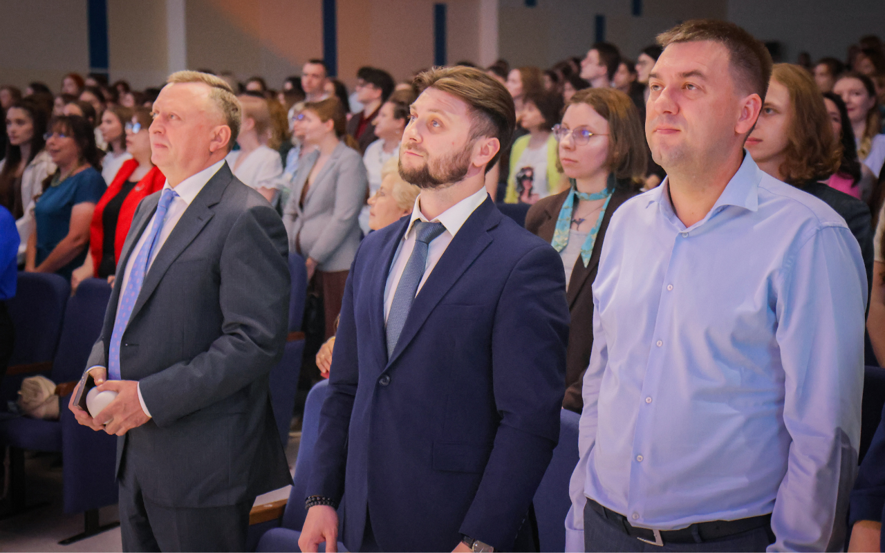 ФОТО к новости: «Гордость НГПУ — будущее России»: в университете состоялся первый ректорский приём для отличников и целевиков выпуска-2025