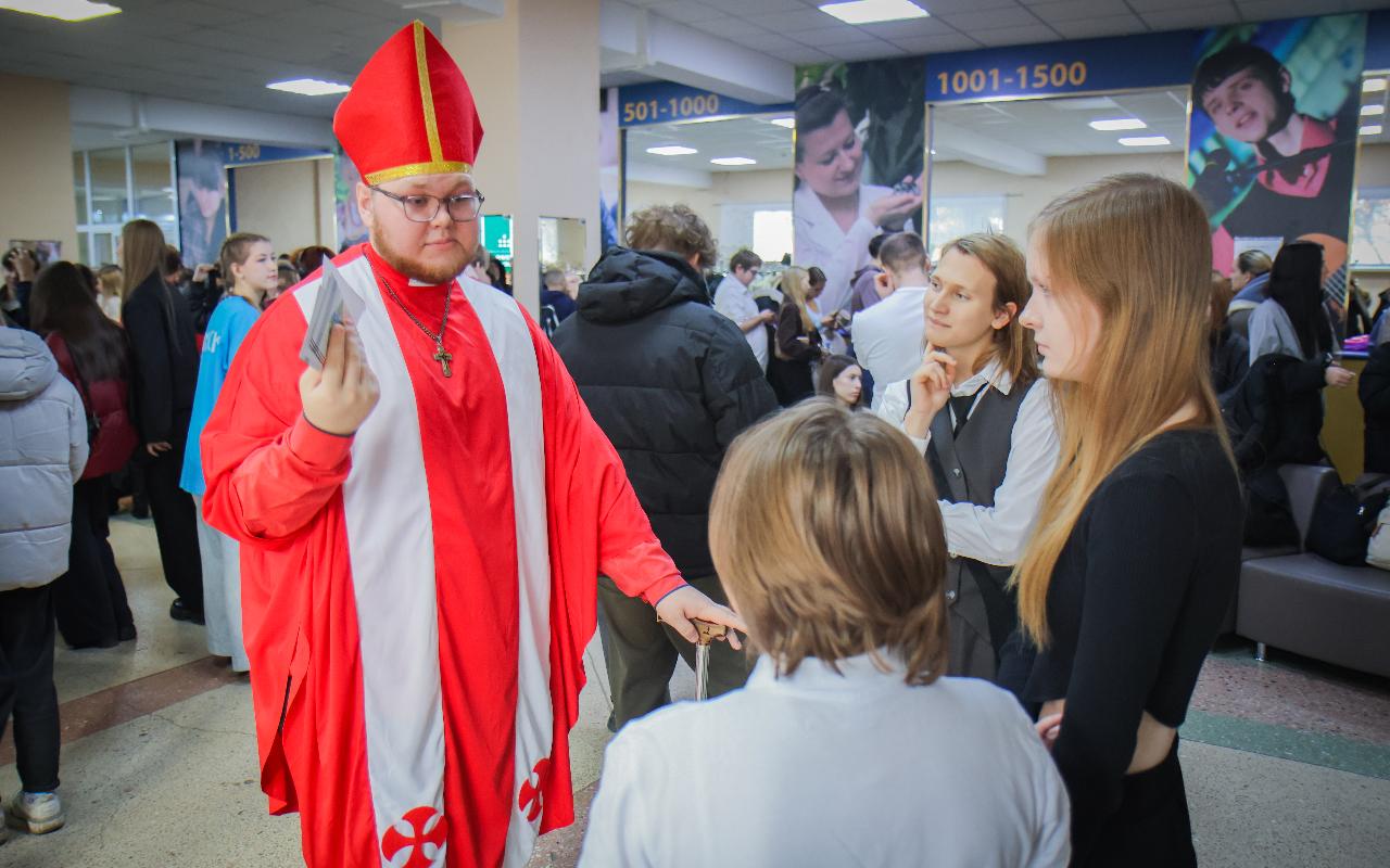 ФОТО к новости: 5 причин поступить в любимый педагогический: и.о. ректора Сергей Нелюбов на Дне открытых дверей рассказал о преимуществах НГПУ